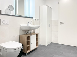 großes Badezimmer